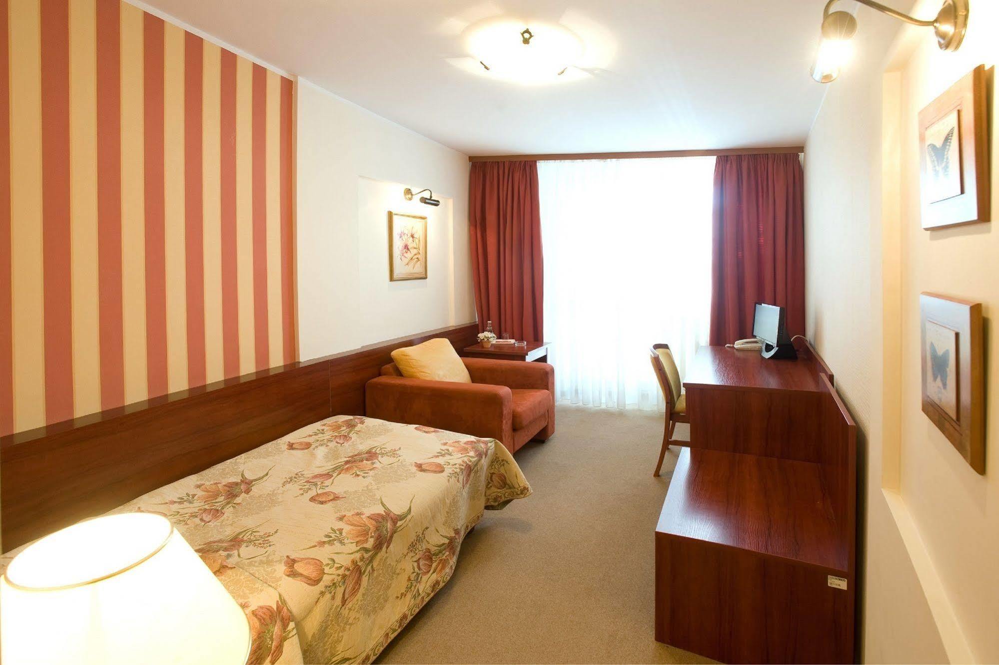 Hotel Dal Гданск Екстериор снимка